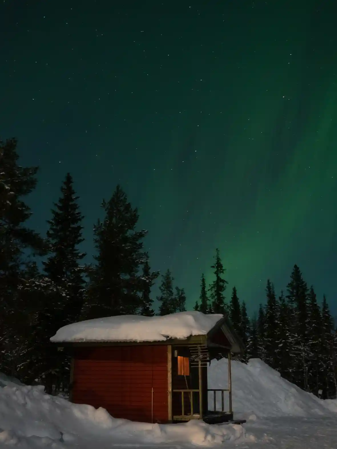 Northern lights above the cabin