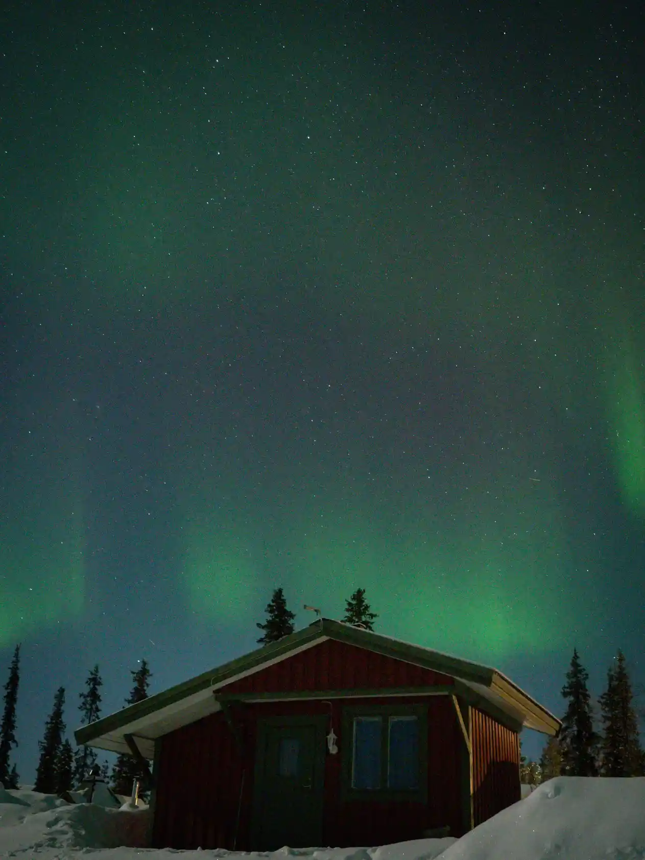 Northern lights above the cabin