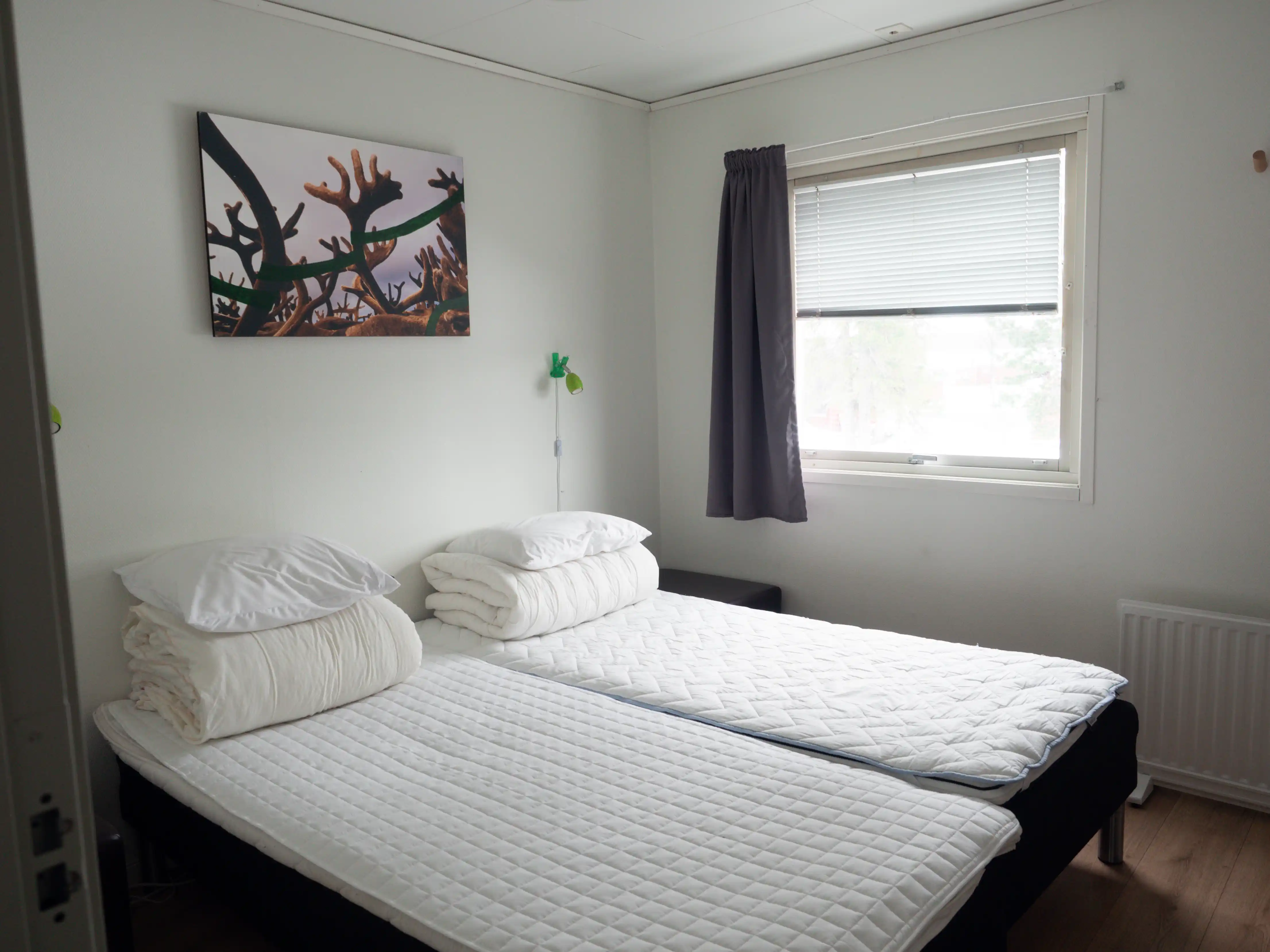 Bedroom 1 with 2 single beds